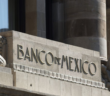 Banxico advierte diversos riesgos, destacando la fragilidad de PEMEX