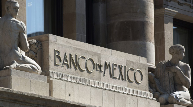 Crédito se reduce en Enero, pero no para empresas y personas físicas