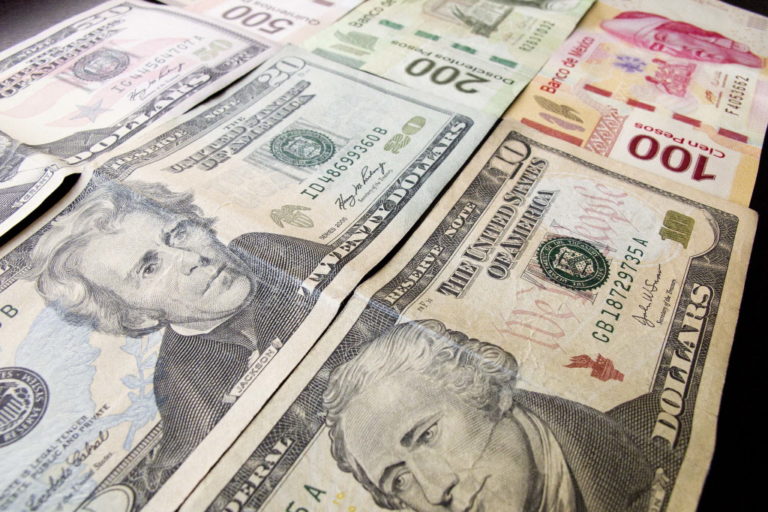 El peso acumula una apreciación de 2.60% en lo que va del año: CEFP