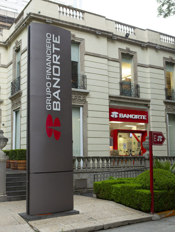 Crece demanda de crédito de empresas y familias: Banorte
