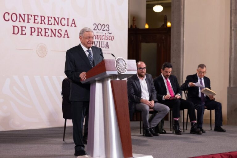 AMLO_tren_pasajeros
