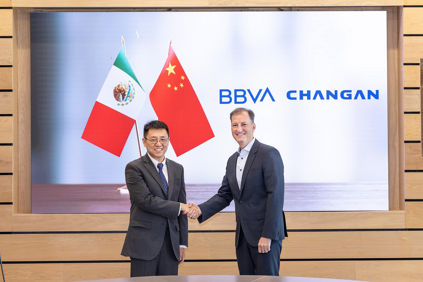 BBVA y Changan van por 18 mil créditos automotrices