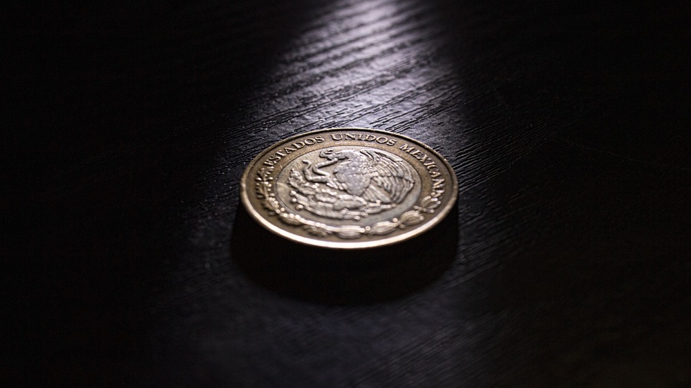Peso mexicano inicia en 18.82 por dólar
