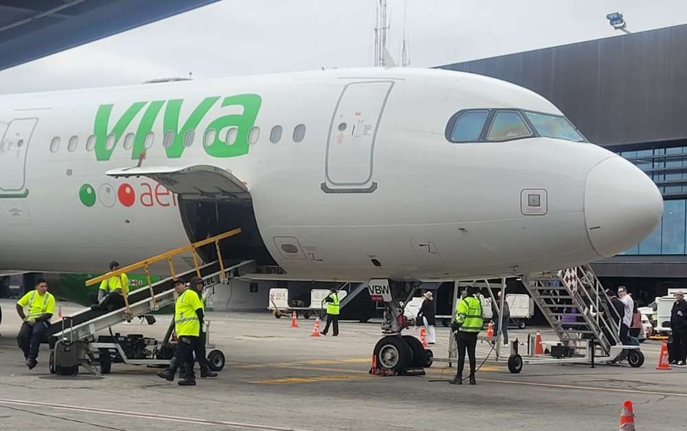 Proponen erradicar sobre-venta de boletos de avión