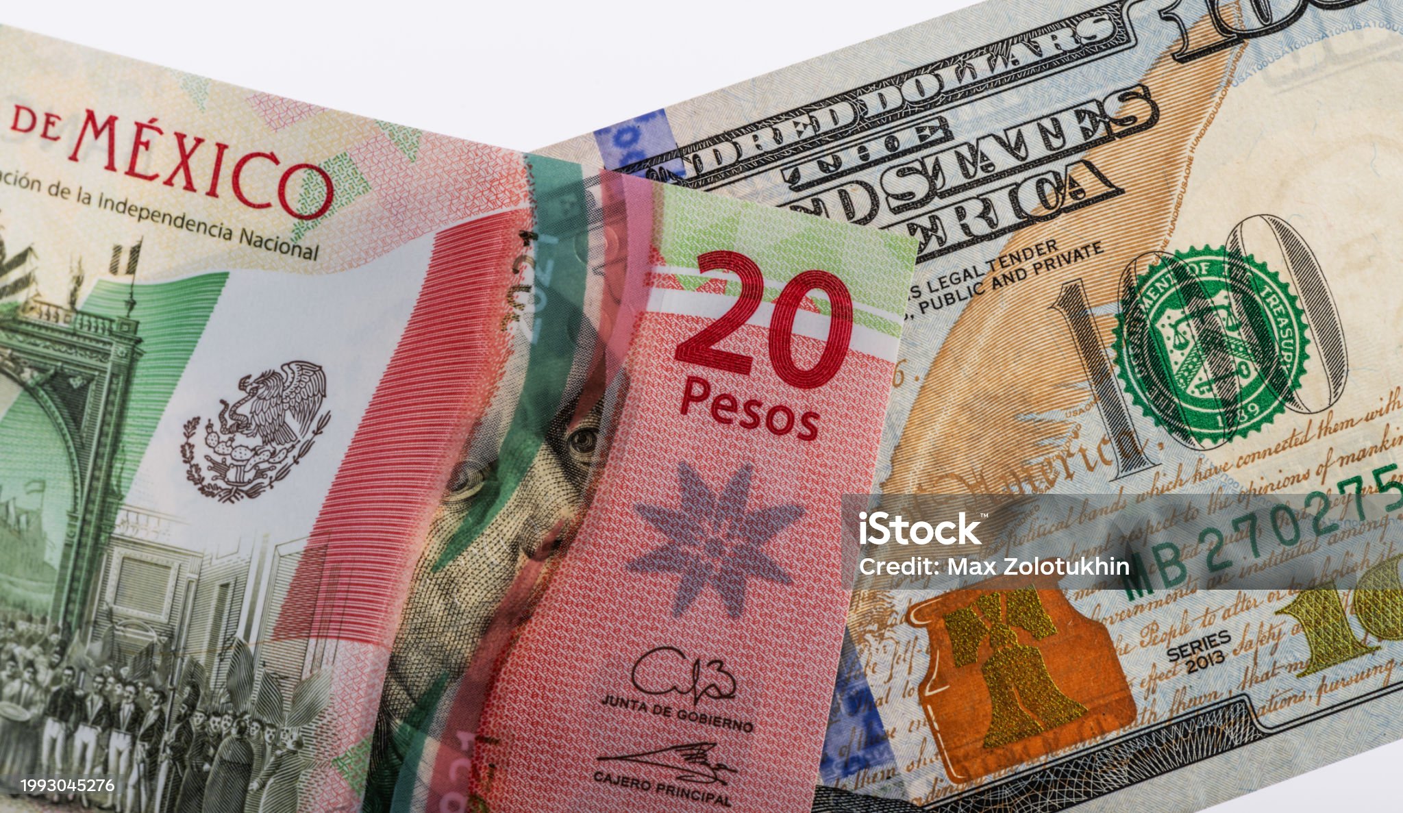 Peso mexicano cierra en 19.04 por dólar