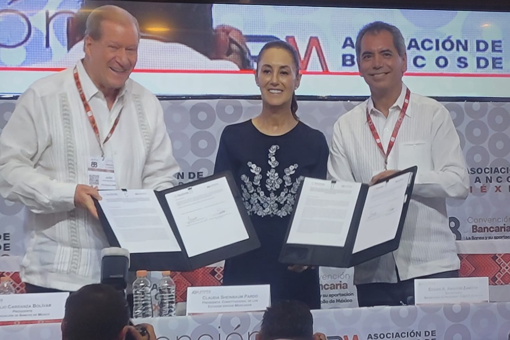 Firman acuerdo para más crédito a pymes