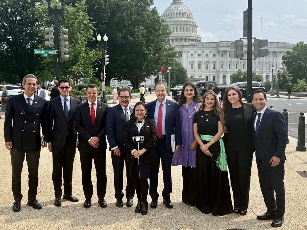 Senadores de México y EU abordan impuesto a remesas