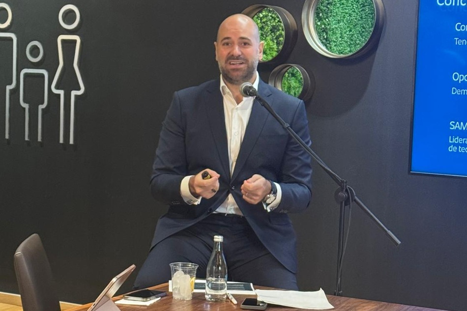 Alejandro Martínez, Santander México