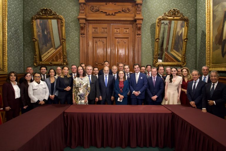 Consejo Nacional de Inversiones con Presidenta
