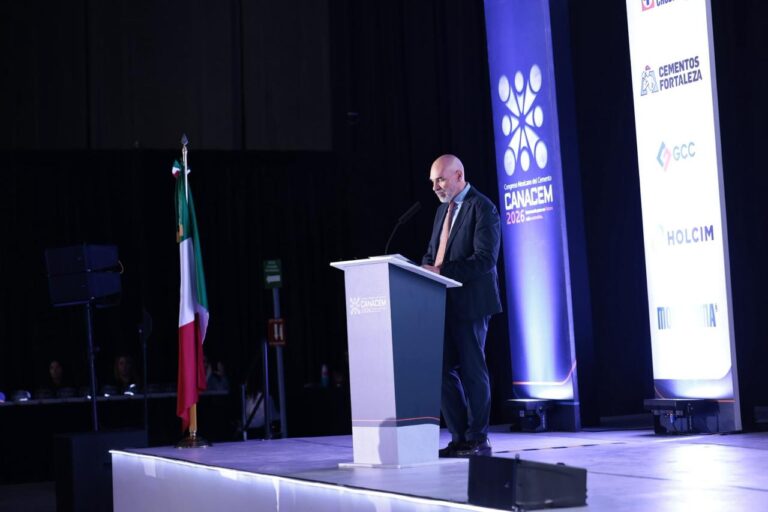 Víctor Hugo Núñez Martínez, Titular de la Unidad Política de Ingresos Tributarios de la SHCP.