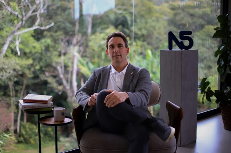 Julián Colombo, fundador N5